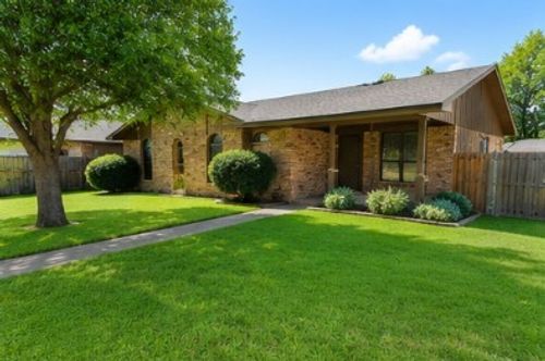 2117 Wellington Dr, Grand Prairie, TX, 75051-3744 | Card Image