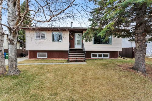 5751 55 St, Rocky Mountain House, AB, T4T1J7 | Card Image