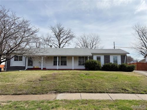 2910 Wellington Dr, Florissant, MO, 63033-1312 | Card Image