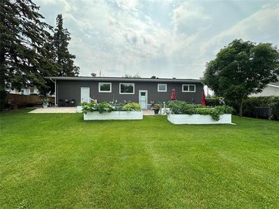 1104 Ross St, House other with 3 bedrooms, 2 bathrooms and null parking in Swan River MB | Image 3