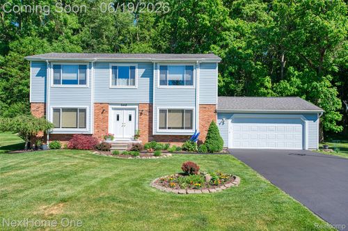 6448 Grand Circle Dr, Brighton, MI, 48116-9419 | Card Image