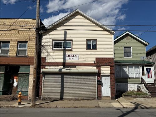 329 Long Ave, New Castle, PA, 16101-4877 | Card Image