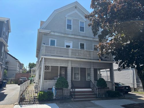 27 Wisconsin Ave, Somerville, MA, 02145-2118 | Card Image