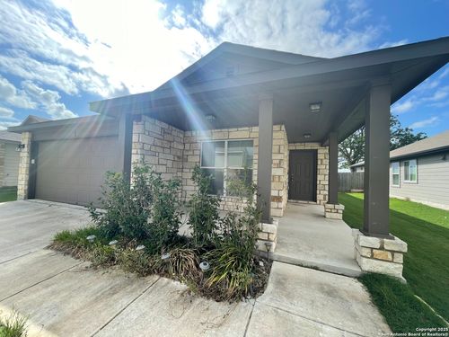 926 Pumpkin Rdg, New Braunfels, TX, 78130-2172 | Card Image