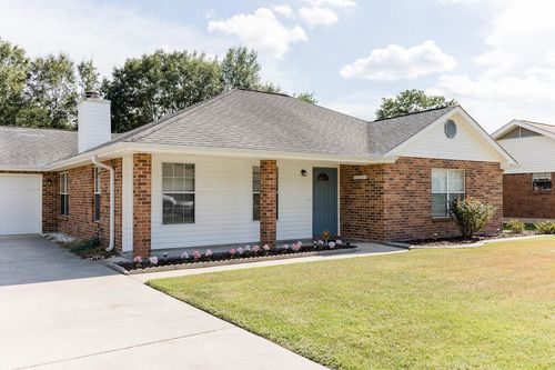 420 Country Club Dr, Picayune, MS, 39466-2314 | Card Image