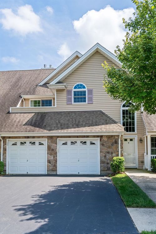 138 Christine Dr, Huntingtn Sta, NY, 11746 | Card Image