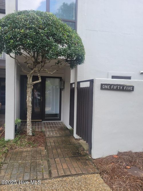 155 Beaufort Ct, Morehead City, NC, 28557-9697 | Card Image