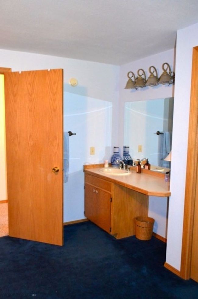 Guest room with sink | Image 58