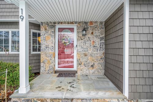 19 Fairmont Ave, Patchogue, NY, 11772-1517 | Card Image