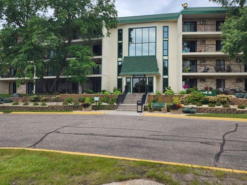 apt-212-10501 Cedar Lake Rd, Minnetonka, MN, 55305-3302 | Card Image