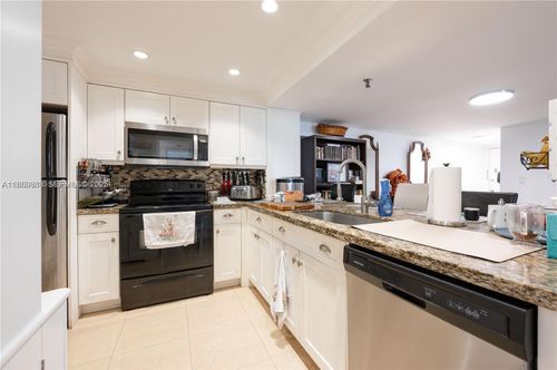 302-1621 Collins Ave, Miami Beach, FL, 33139-3123 | Card Image