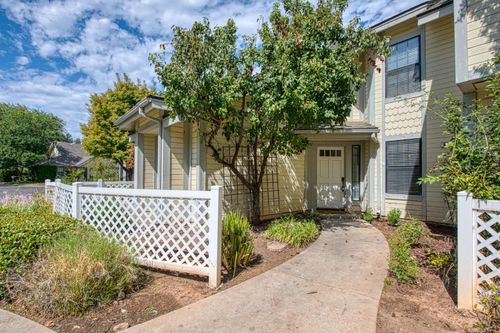 955 E Foxhill Dr, Fresno, CA, 93720-1221 | Card Image