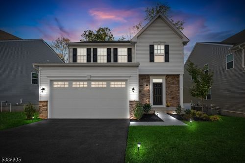 58 Oakwood Blvd, Hampton, NJ, 08827-4153 | Card Image