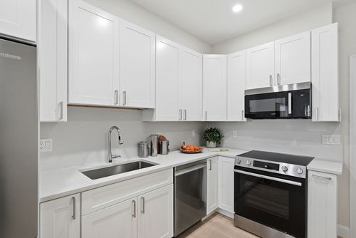 101-66 Tileston St, Everett, MA, 02149-1935 | Card Image