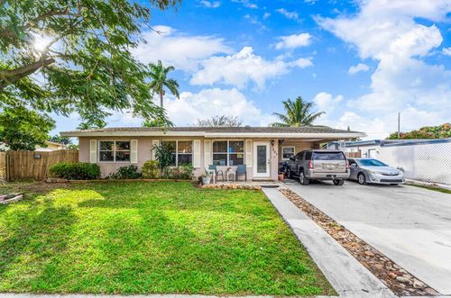 305 Henthorne Dr, Palm Springs, FL, 33461-2011 | Card Image