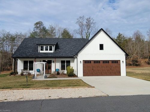 2065 Cynthia Dr, Mount Airy, NC, 27030-3053 | Card Image
