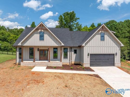 125 Betty Way, Scottsboro, AL, 35769-9168 | Card Image