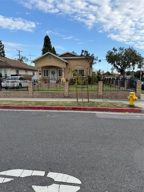 444 W Buckthorn St, Inglewood, CA, 90301-3202 | Card Image