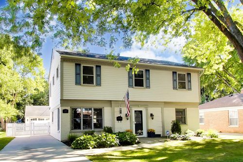 833 E Rockland Rd, Libertyville, IL, 60048-3381 | Card Image