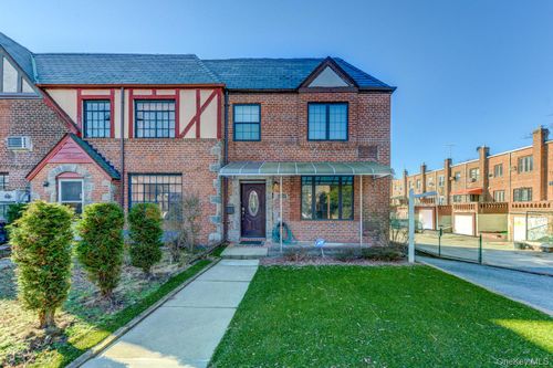 67-54 Groton St, Forest Hills, NY, 11375-4122 | Card Image