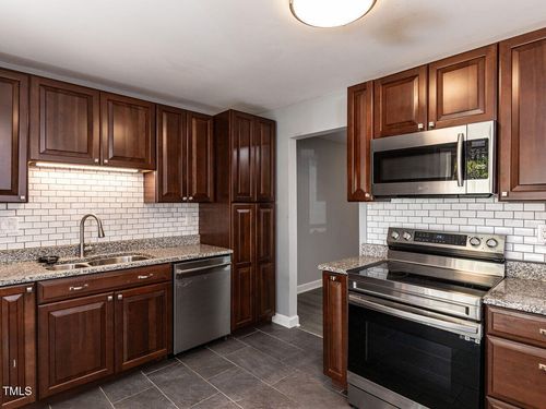 102 Sanair Ct, Apex, NC, 27502-8523 | Card Image