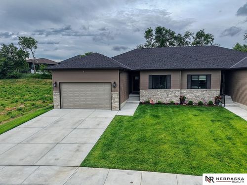 9439 Linwood Pl, Lincoln, NE, 68505-9400 | Card Image