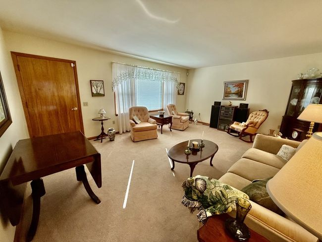 186 Summit Dr, Home with 3 bedrooms, 2 bathrooms and null parking in Peterstown WV | Image 37