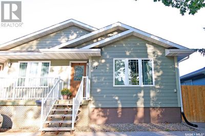 37 Laurier Ave, Home with 3 bedrooms, 3 bathrooms and null parking in Yorkton SK | Image 1