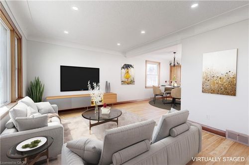 upper-662 Harriet St, Welland, ON, L3B2J3 | Card Image