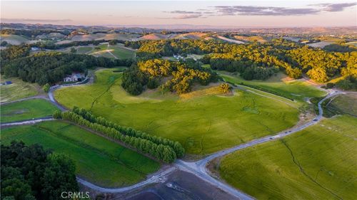 810 Dove Pond Rd, Templeton, CA, 93465-9068 | Card Image