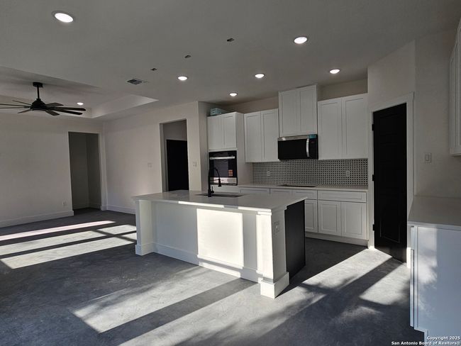 3440 Tanglewood Trl, House other with 3 bedrooms, 2 bathrooms and null parking in Spring Branch TX | Image 11