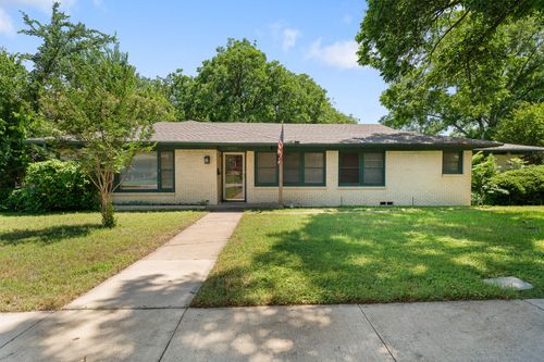 6908 Park Place Dr, Richland Hills, TX, 76118-6349 | Card Image