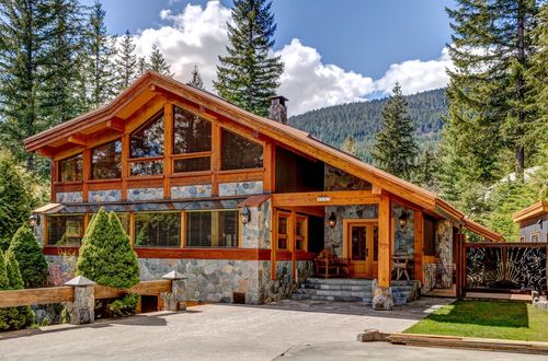 8080 Parkwood Dr, Whistler, BC, V8E0G3 | Card Image