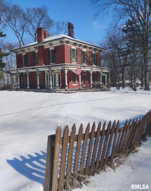 216 S Washington St, Kinmundy, IL, 62854-2132 | Card Image