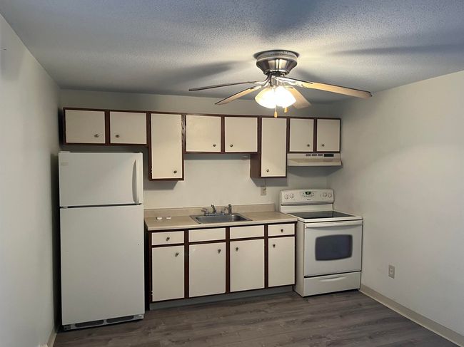 APT-13 - 1225 Bodwell Rd, Condo with 1 bedrooms, 1 bathrooms and null parking in Manchester NH | Image 4