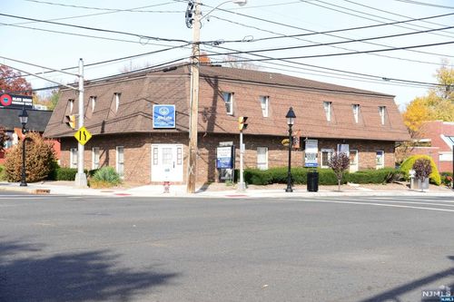 425 Livingston St, Norwood, NJ, 07648-1821 | Card Image