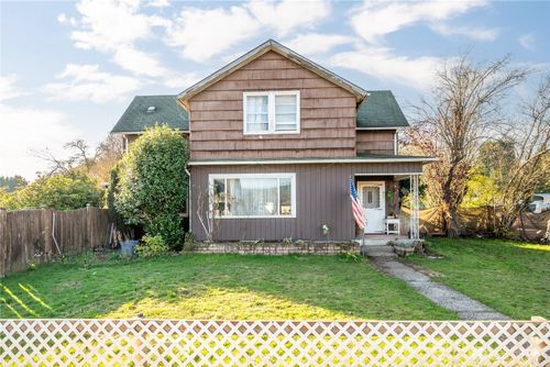 411 4th Ave Sw, Castle Rock, WA, 98611-9252 | Card Image