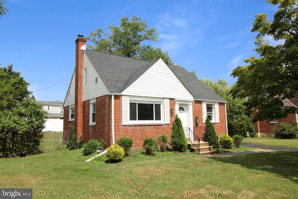 Bonnet Ln, Hatboro, PA 19040
