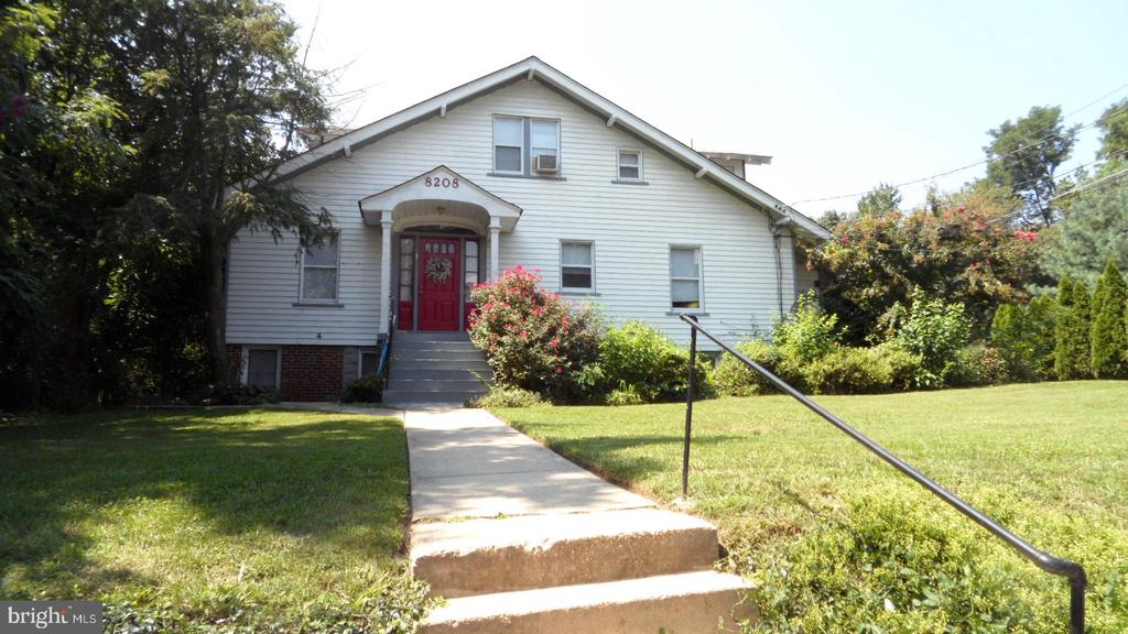 8208 Greenwood Ave, Takoma Park, MD 20912