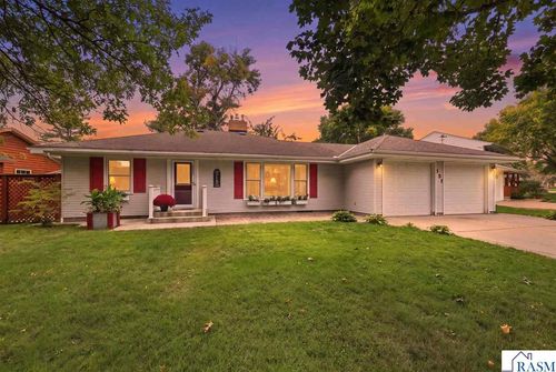 137 N Morningside Dr, Le Sueur, MN, 56058-1710 | Card Image
