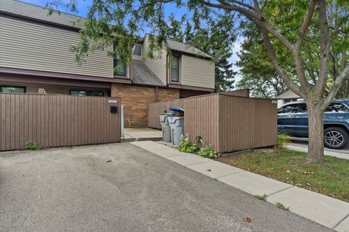 1421 W Edgerton Ave, Milwaukee, WI, 53221-3564 | Card Image