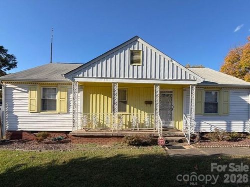 2126 Syracuse Dr, Charlotte, NC, 28216-4423 | Card Image