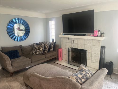 19625 Strasburg St, Detroit, MI, 48205-1680 | Card Image