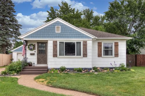 109 E Grant Ave, Eau Claire, WI, 54701-6402 | Card Image