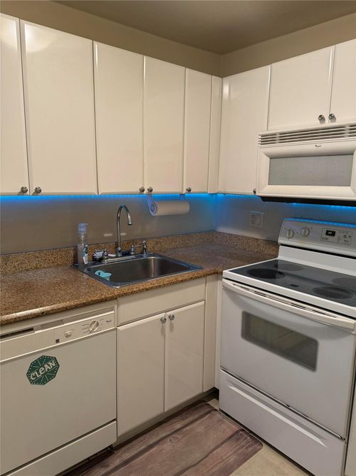 apt-3v-1900 S Ocean Blvd, Pompano Beach, FL, 33062-8018 | Card Image