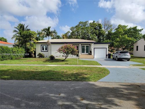 1050 Falcon Ave, Miami Springs, FL, 33166-4338 | Card Image