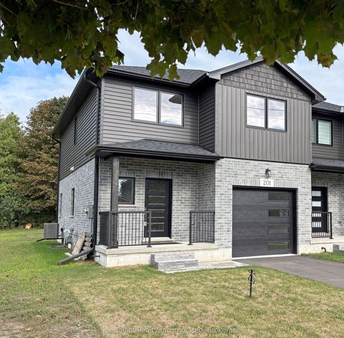 201 South St, Goderich, ON, N7A3M2 | Card Image