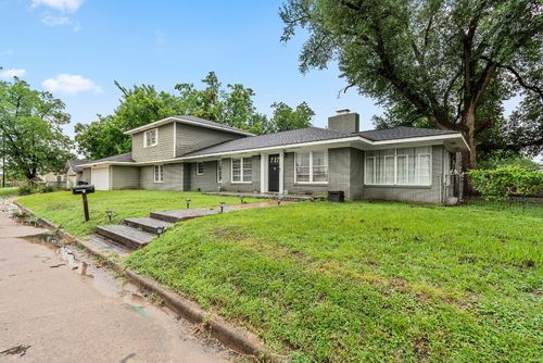 717 Cedar Ave, Rockdale, TX, 76567-2723 | Card Image