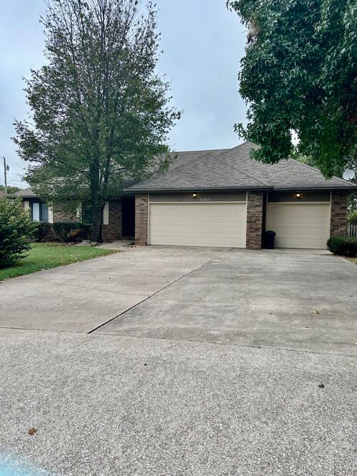 3705 W Kingsley St, Springfield, MO, 65807-5495 | Card Image