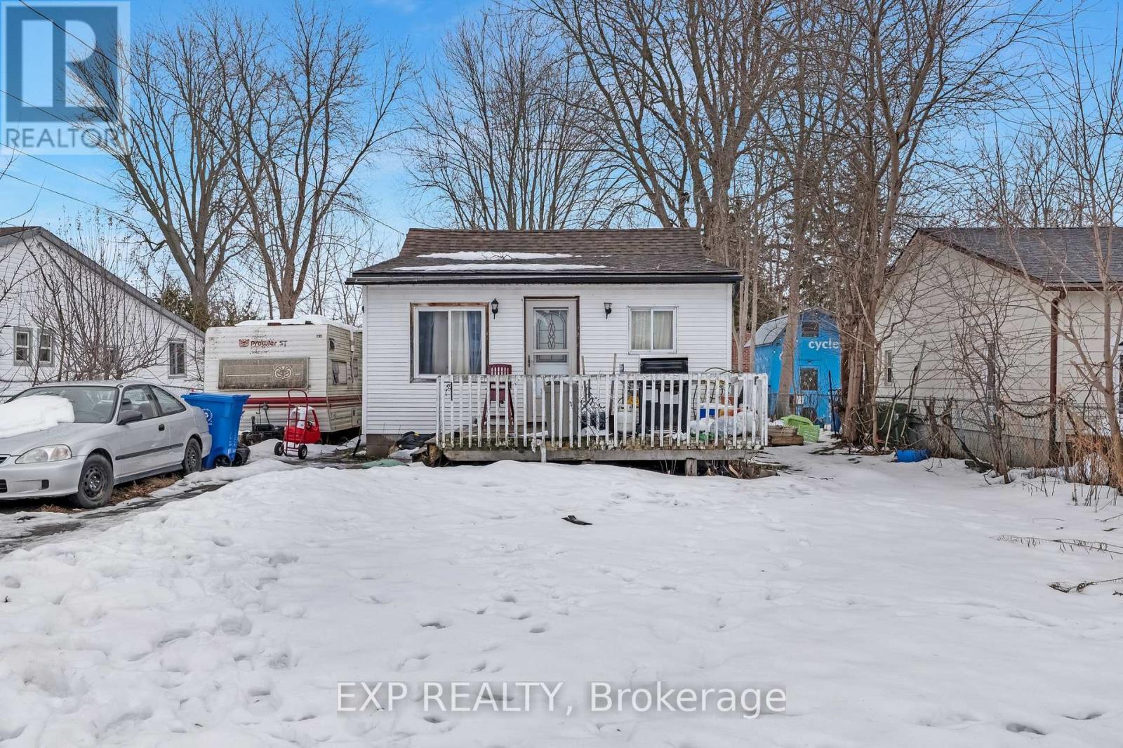 Residential in Georgina (Historic Lakeshore Communities) 4